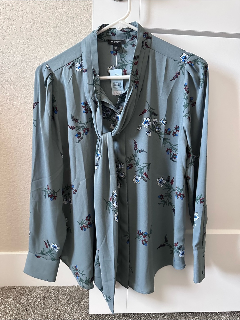 NWT Ann Taylor Petite Floral Tie Neck Blouse SP Sage Blue